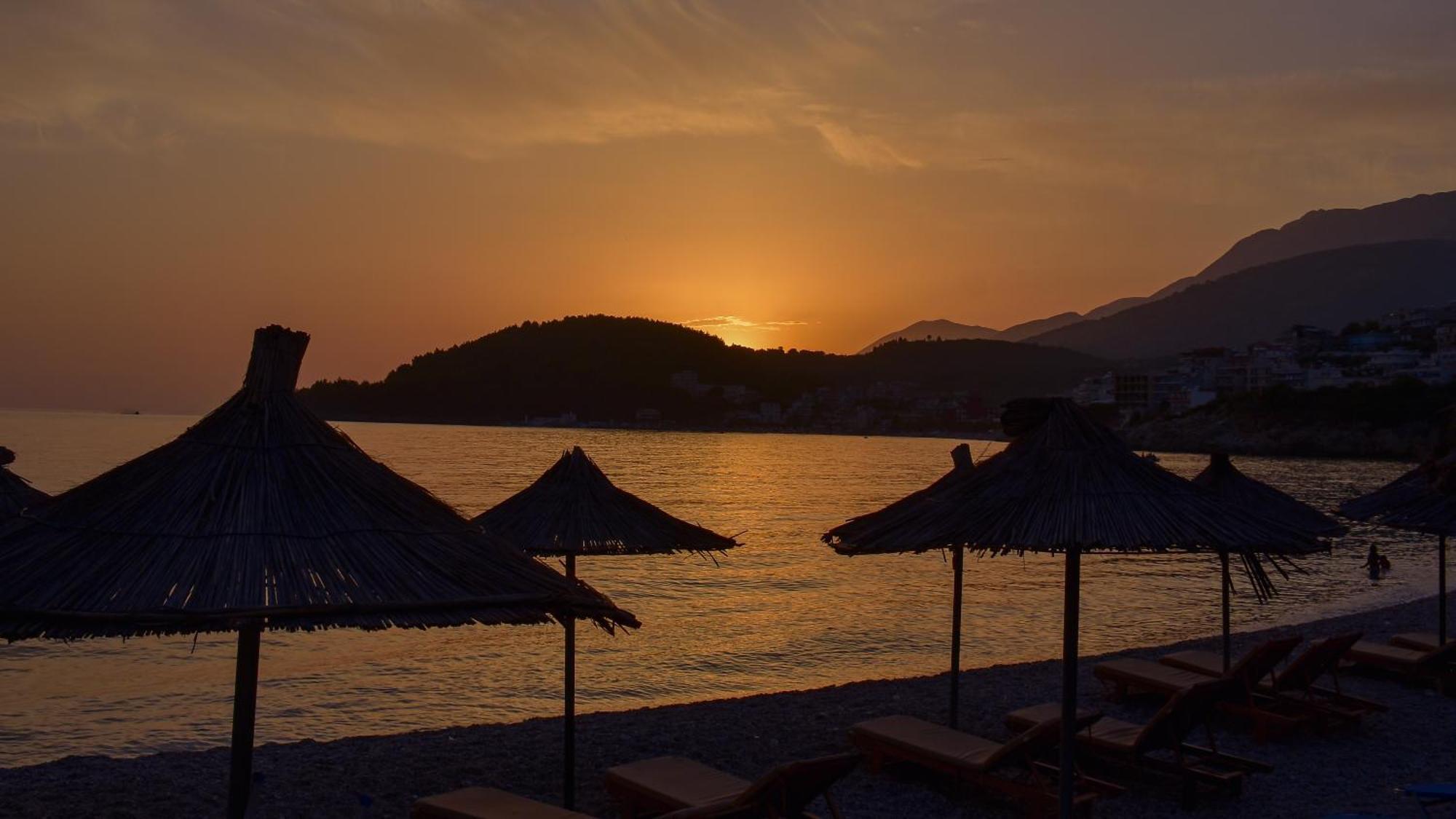 Hotel Stolis Himare Bagian luar foto