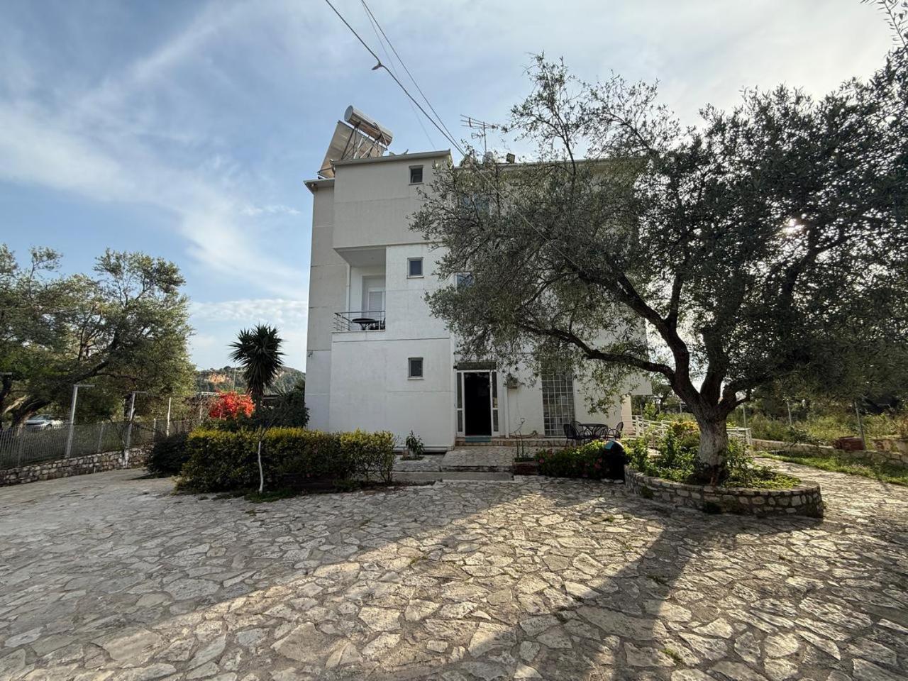 Hotel Stolis Himare Bagian luar foto
