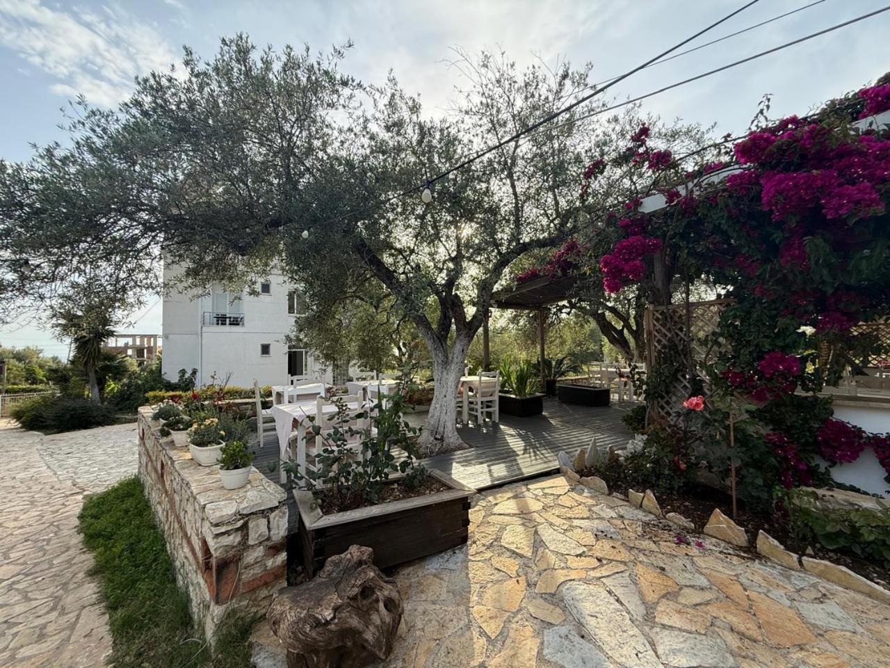 Hotel Stolis Himare Bagian luar foto