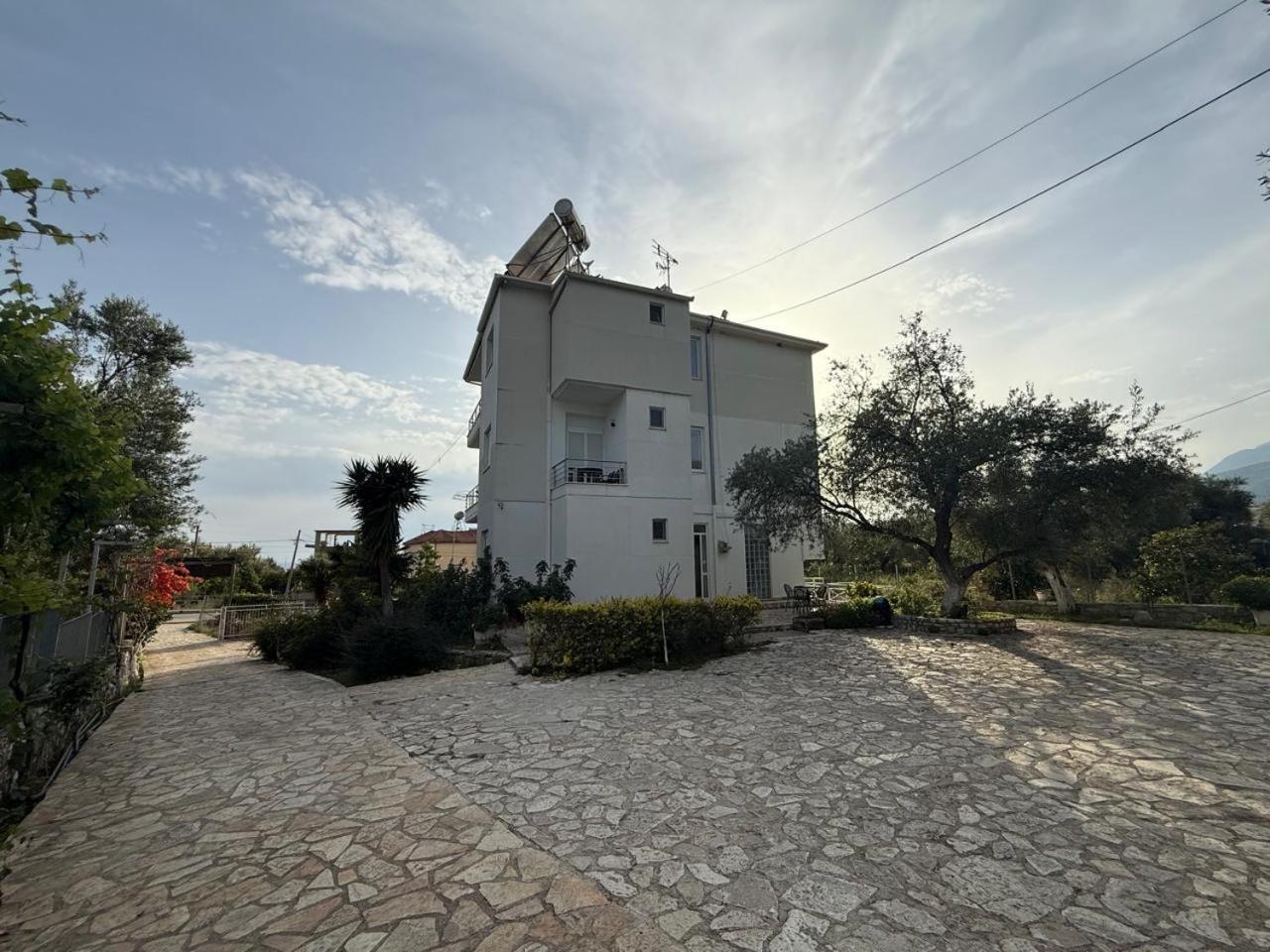 Hotel Stolis Himare Bagian luar foto