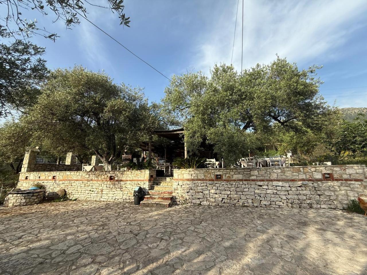 Hotel Stolis Himare Bagian luar foto