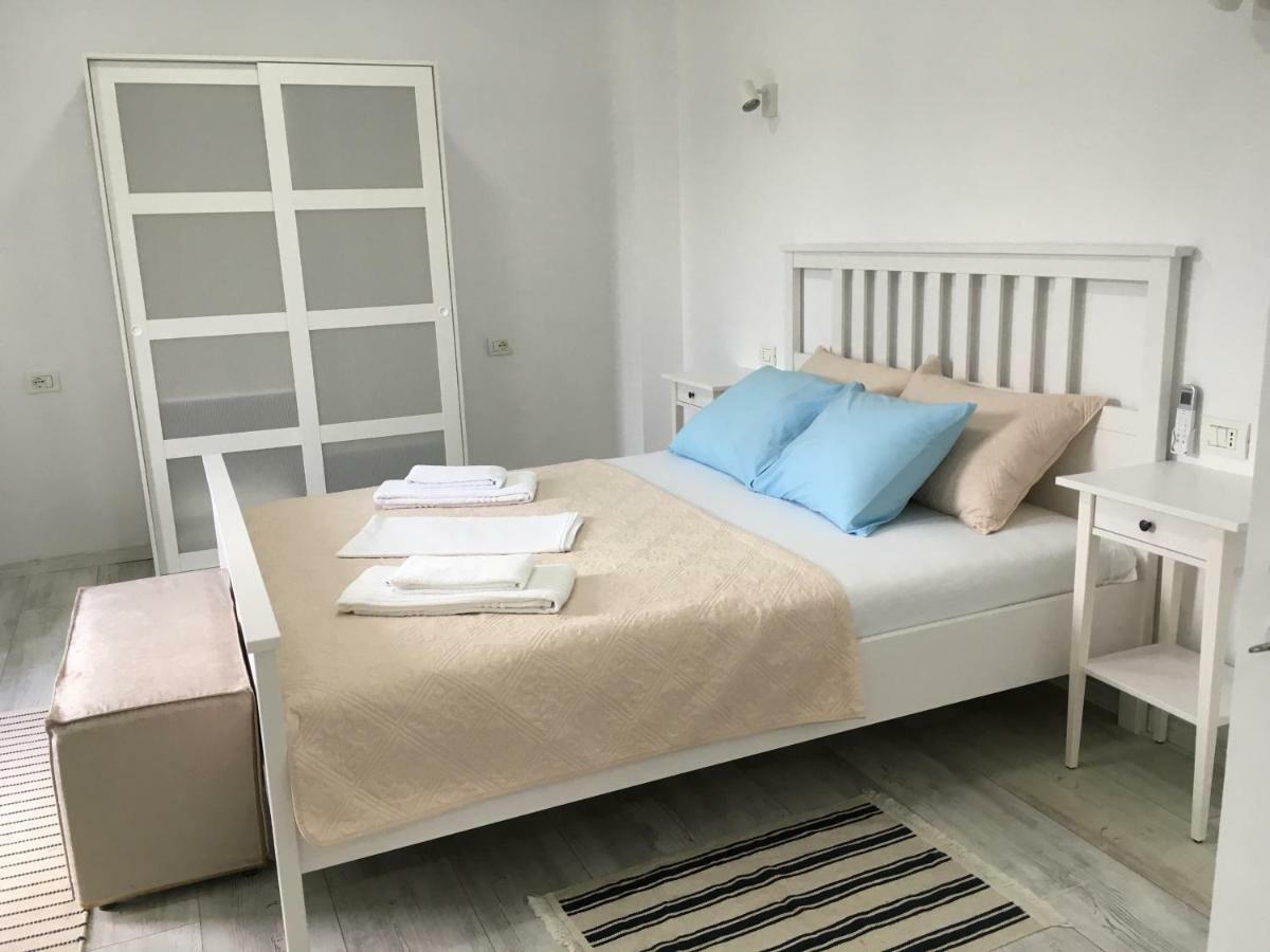 Hotel Stolis Himare Bagian luar foto