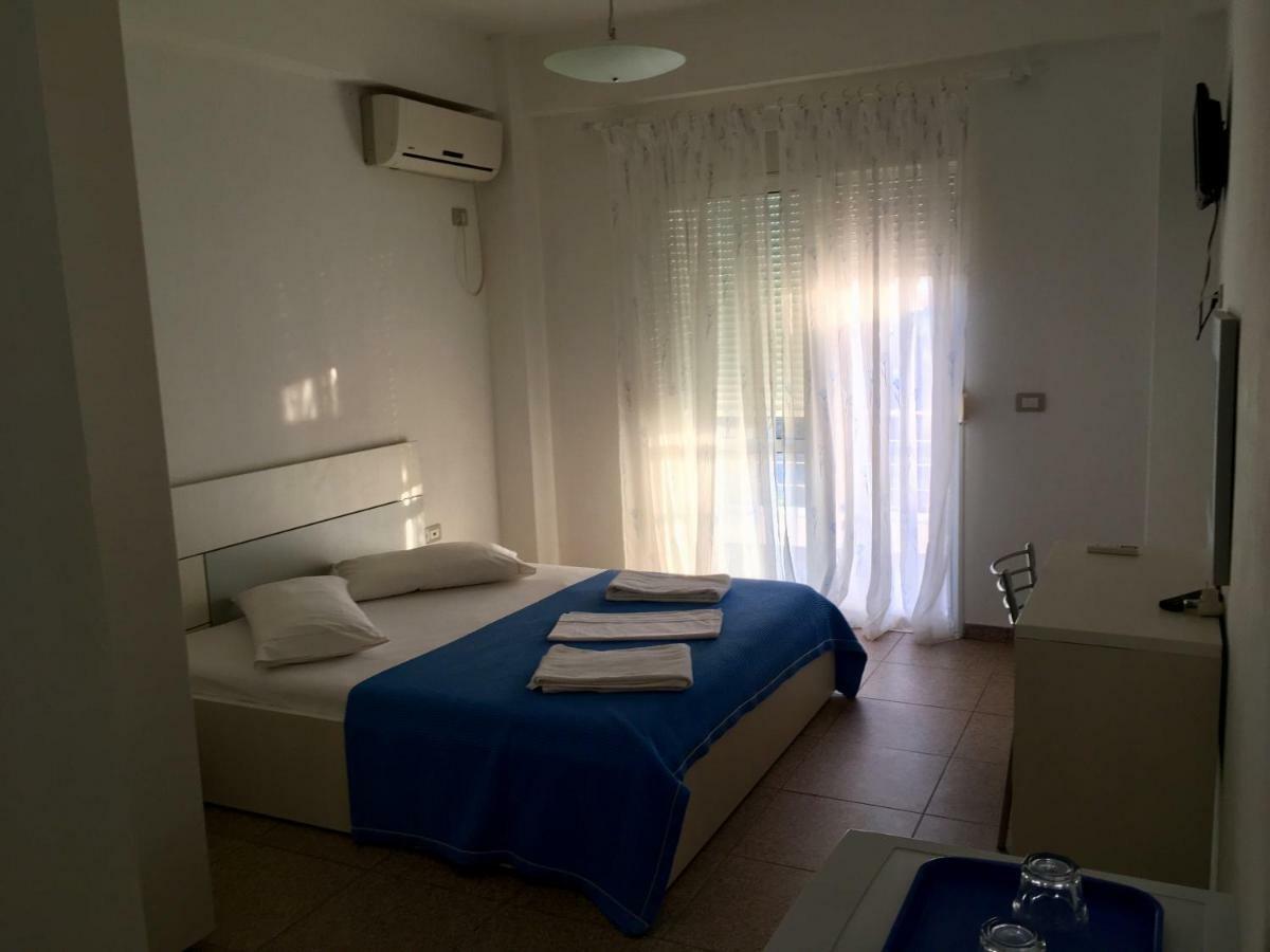 Hotel Stolis Himare Bagian luar foto