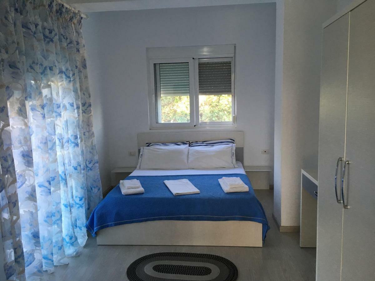 Hotel Stolis Himare Bagian luar foto